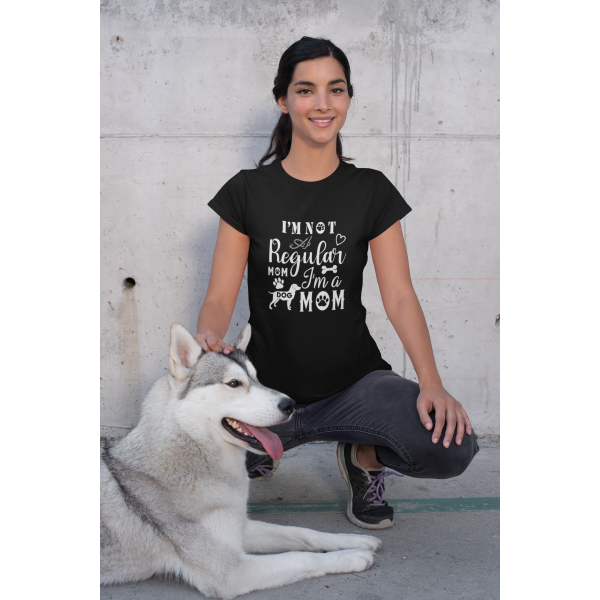 T-shirt Dames - I'm not a regular mom i'm a dog mom | Shirts